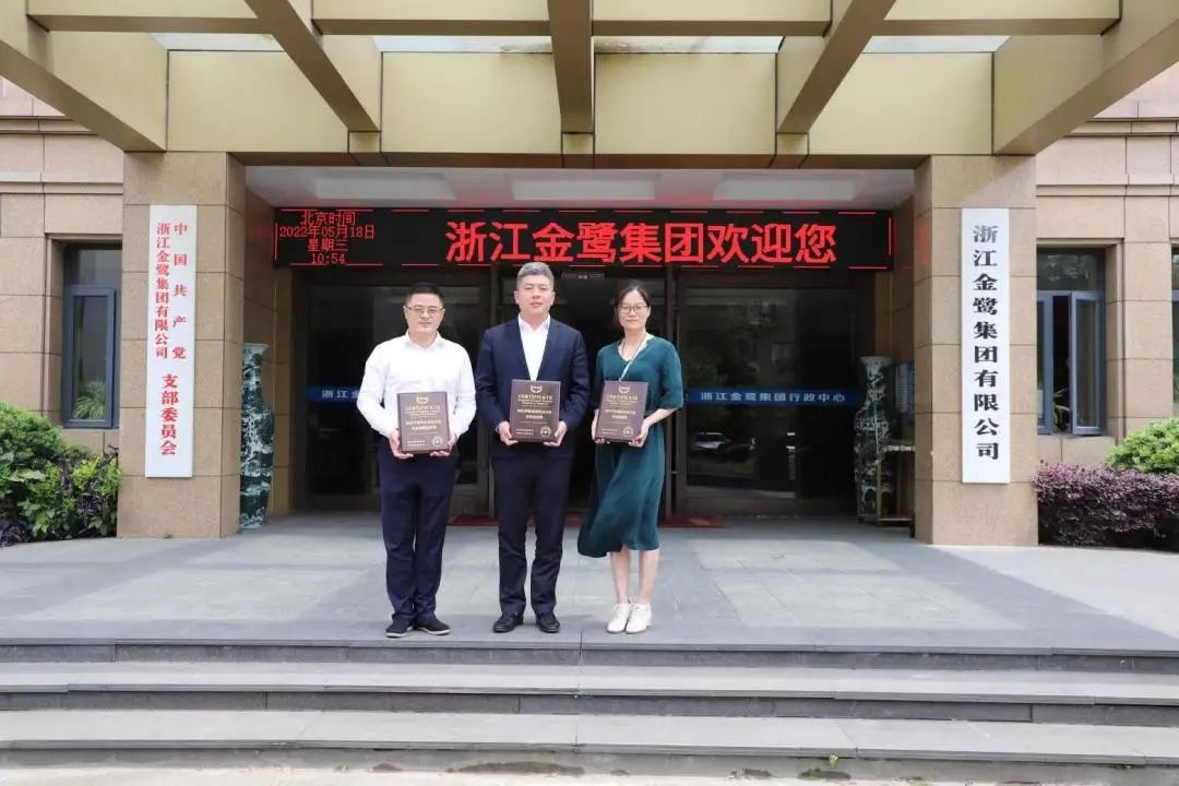 杭州家具商会秘书处一行走访尊龙凯时（Z6）中国科技有限公司-官方网站
家具