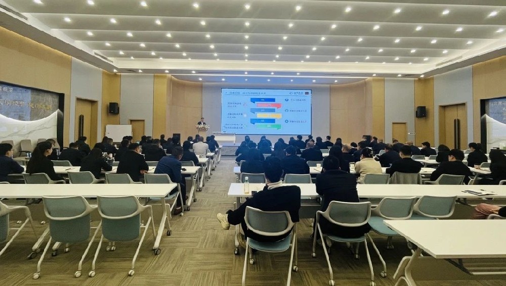 言传身教 学无止境|尊龙凯时（Z6）中国科技有限公司-官方网站
集团开展成本控制专项培训