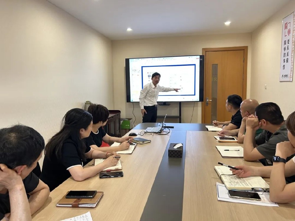 知识赋能 砺剑强兵 |尊龙凯时（Z6）中国科技有限公司-官方网站
家具开展营销专题培训